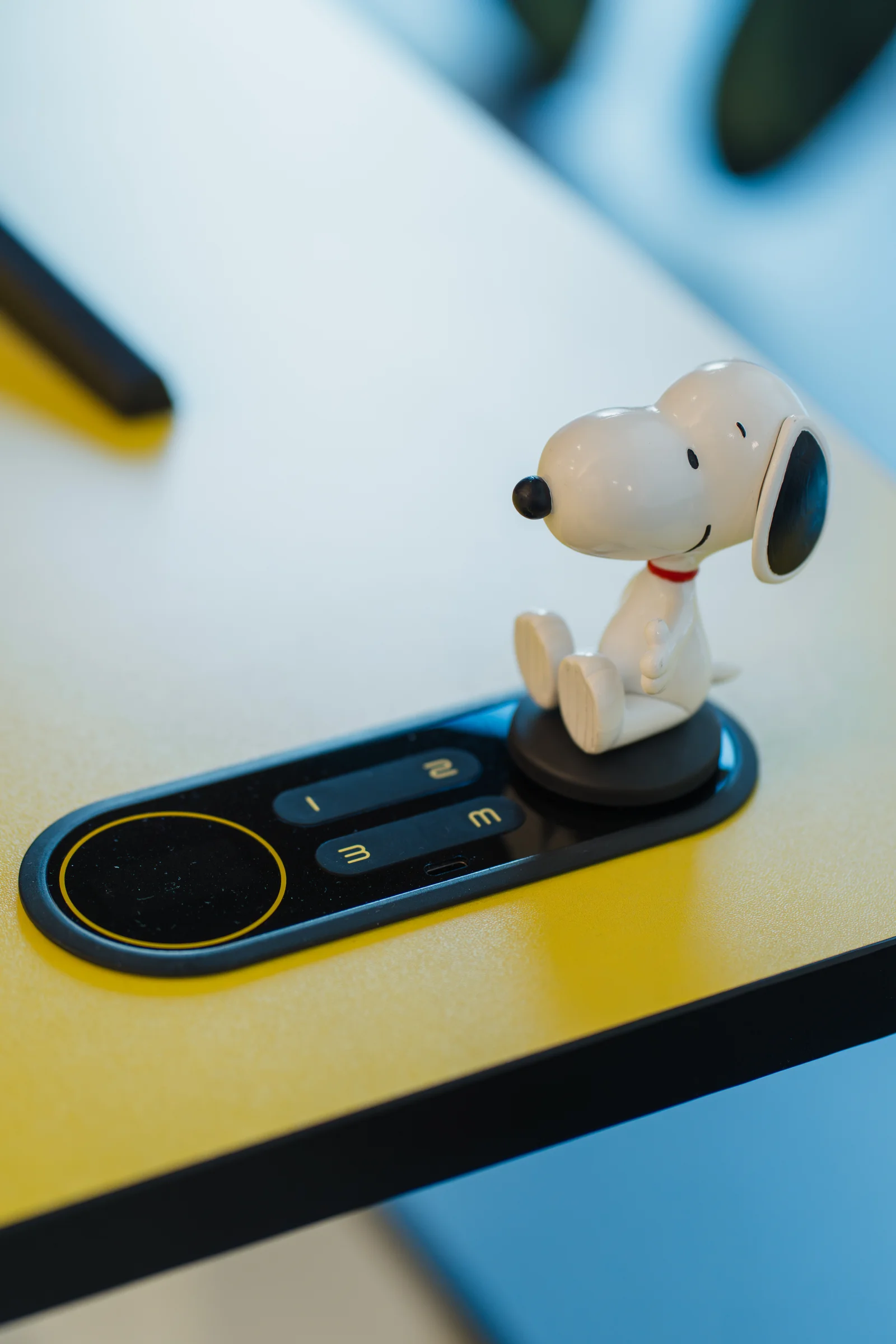 Peanuts™ Height-Adjustable Table